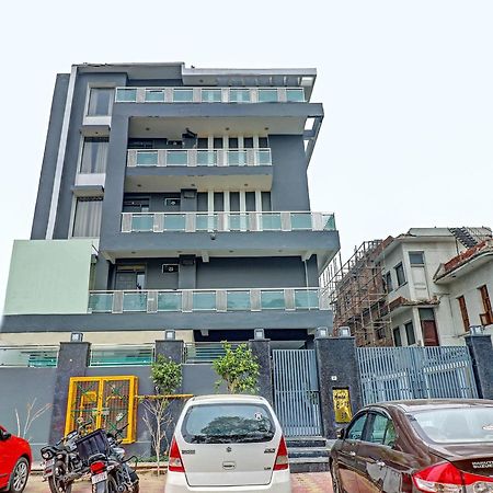 Отель Townhouse Sector 30 Near Botanic Garden Of Indian Republic Нойда Экстерьер фото